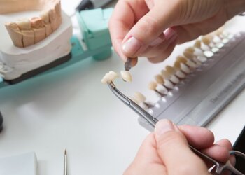 Cuáles son los 20 hospitales bonaerenses que colocan prótesis dentales en forma gratuita