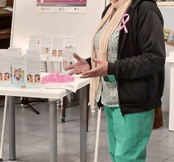 Octubre Rosa: Las categorías menores de la Escuela Municipal de Vóley tuvieron una charla