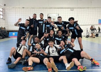 El equipo masculino de la Escuela Municipal de Vóley campeón en Villa Gesell