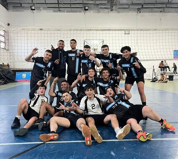 El equipo masculino de la Escuela Municipal de Vóley campeón en Villa Gesell
