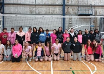 Octubre Rosa: Las categorías menores de la Escuela Municipal de Vóley tuvieron una charla