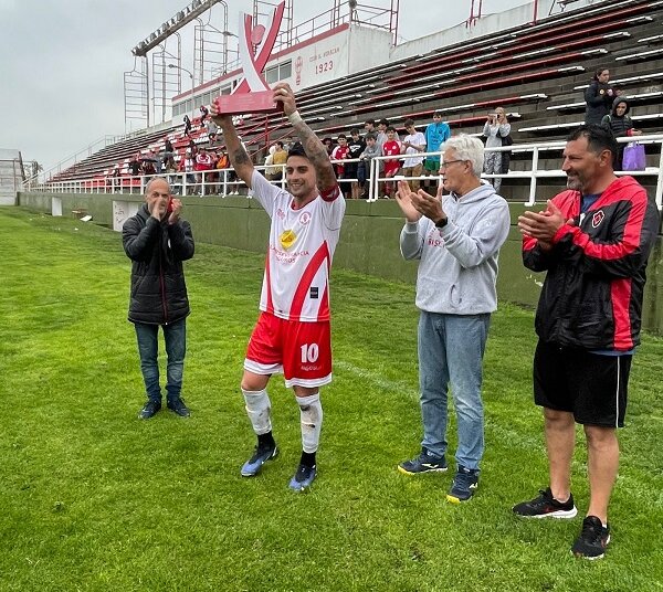 Huracán de TA se quedó con la Copa Centenario. Juarense fue invitado para jugar