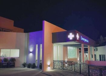Un hombre murió de un paro cardiorrespiratorio tras descompensarse cuando manejaba su auto