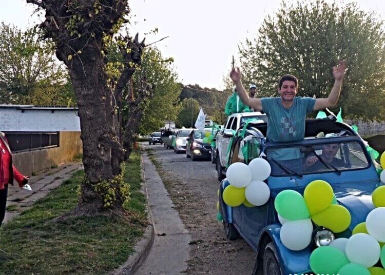 Con una gran caravana popular Sergio Ferraro recorrió los barrios y Villa Cacique – Barker