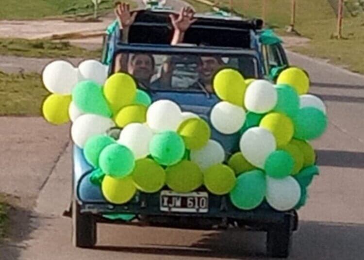 Con una gran caravana popular Sergio Ferraro recorrió los barrios y Villa Cacique – Barker
