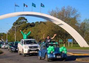 Con una gran caravana popular Sergio Ferraro recorrió los barrios y Villa Cacique – Barker