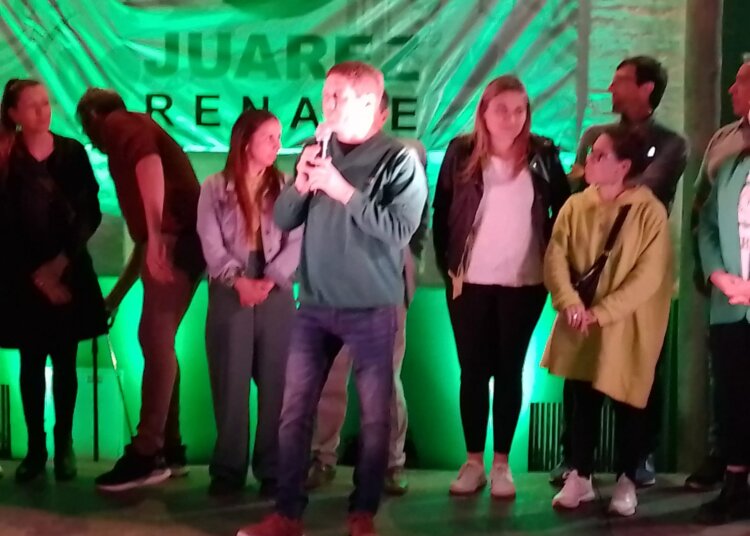 Multitudinaria caravana acompañó el cierre de Sergio Ferraro