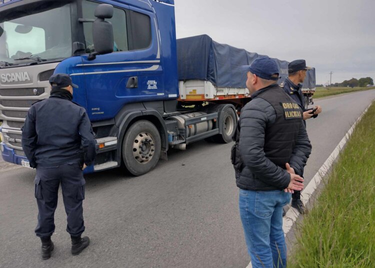 Amplio operativo policial sobre ruta nacional 3