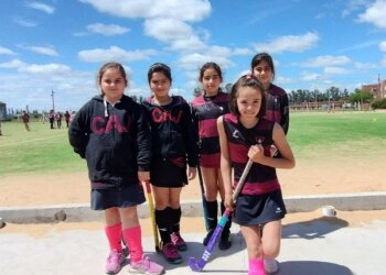 Las Indias Hockey jugaron en San Cayetano, viajaron cinco categorías