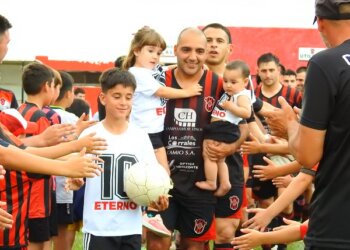 González tuvo doble alegría convirtió en su despedida y Juarense ganó