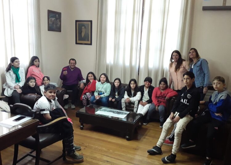 Alumnos y docentes del CEC visitaron el palacio municipal