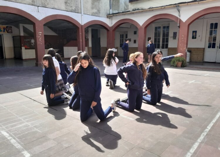 «A puro cuento», un espectáculo de artes combinada