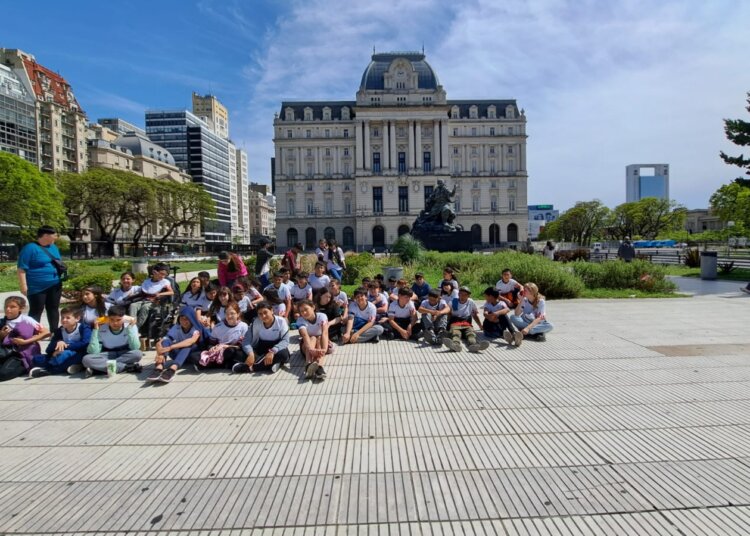Los chicos de sexto año de la escuela 1 viajaron a Buenos Aires