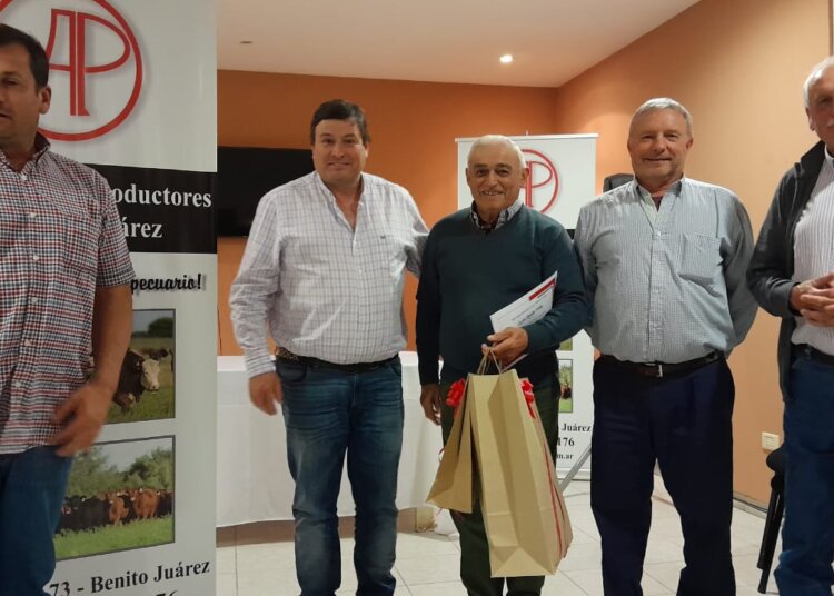 La Asociación de Productores reconoció en su retiro a Rodolfo Vásquez