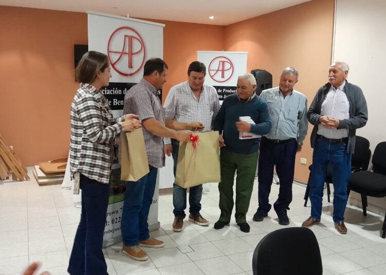 La Asociación de Productores reconoció en su retiro a Rodolfo Vásquez