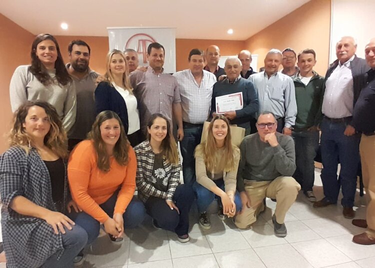 La Asociación de Productores reconoció en su retiro a Rodolfo Vásquez