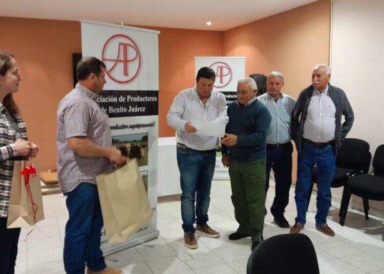 La Asociación de Productores reconoció en su retiro a Rodolfo Vásquez