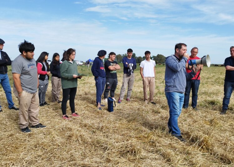 Muy buen marco de público acompañó la jornada ganadera a campo