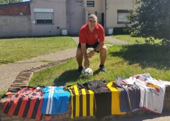 Sandro Vega: “Hice más de 300 goles, pero me hacían llegar bien la pelota”