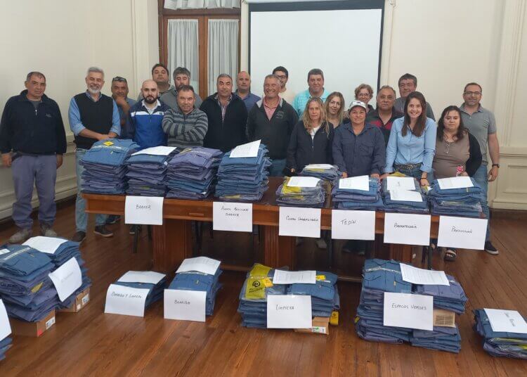 Los trabajadores municipales recibieron indumentaria