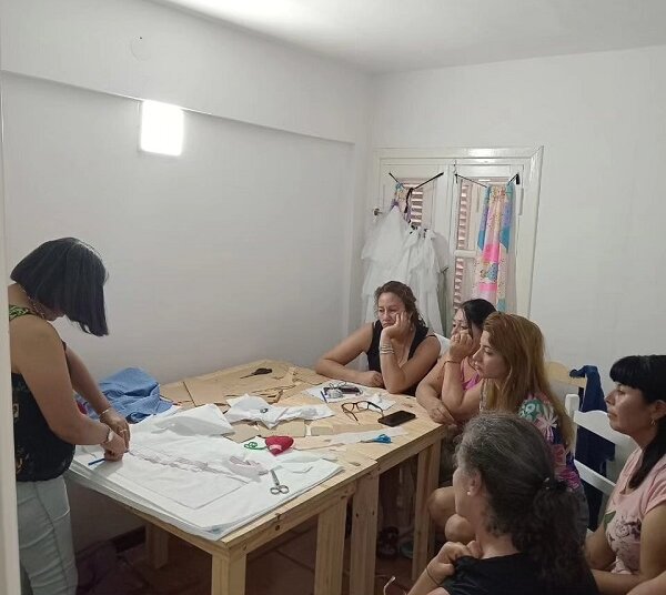 Capacitación en Moldería y Costura para el Proyecto Textil Manos de Barker