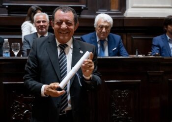 Nuevo período del Gobierno: Julio Marini recibió su diploma de Intendente