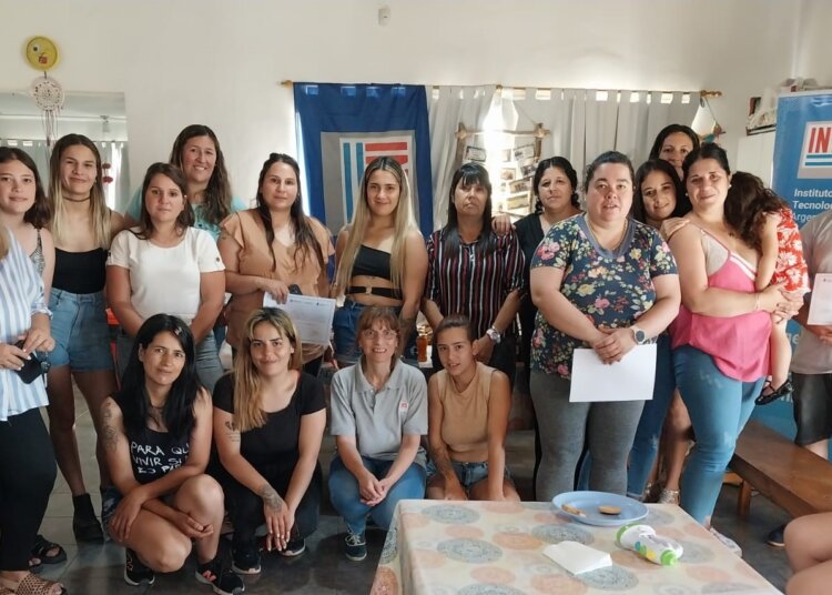 Se realizó el acto de cierre del entrenamiento laboral del Barrio Villa Riel y El So