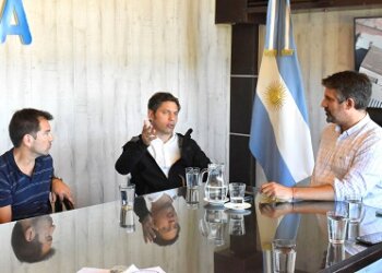 Kicillof visitó Miramar y garantizó el despliegue de la Provincia para asistir a los damnificados por el temporal
