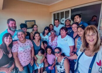Emotiva imposición del nombre “Rosa Gregoria Pérez” al SUM del Barrio Villa Riel
