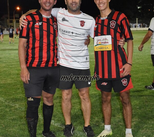 Juarense sigue de festejo, anoche se jugaron los partidos homenajes