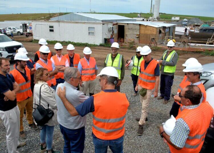 El Intendente Lunghi visitó por primera vez el Parque Eólico «La Elbita» junto a directivos de Genneia