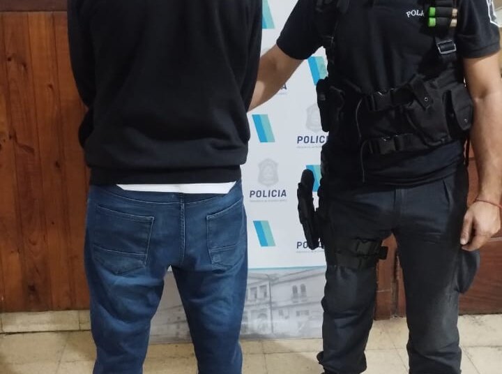Aprehendieron a un hombre cuando robaba una moto
