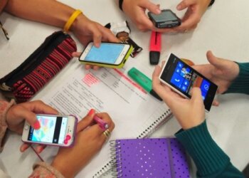 Buscan limitar el uso de celulares en las escuelas primarias de la Provincia de Buenos Aires