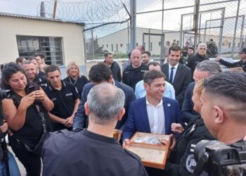 El Gobernador Ael Kicillof visitó Villa Cacique