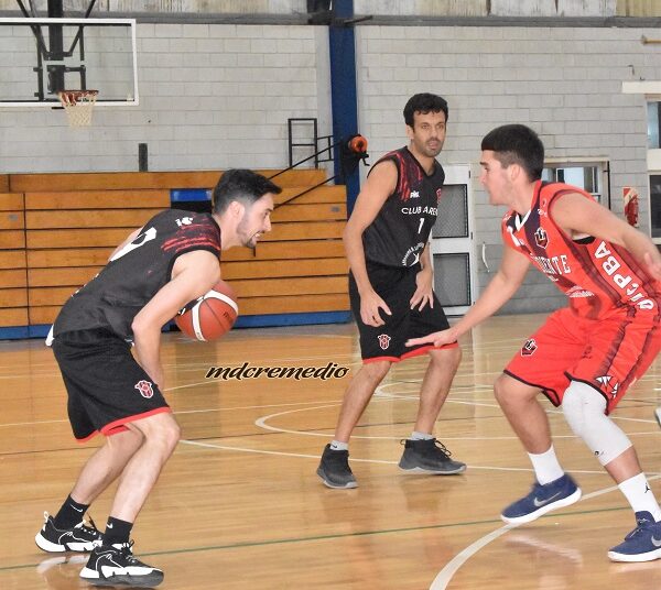 Noche de Básquet, Juarense recibió a Independiente rojo que se llevó el triunfo