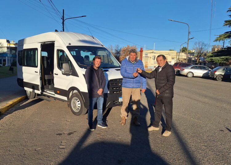 El municipio adquirió una nueva unidad combi para la Dirección General de Servicios