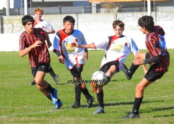 Juarense recibió a Independiente rojo y Argentino visitó a Unión en Tandil