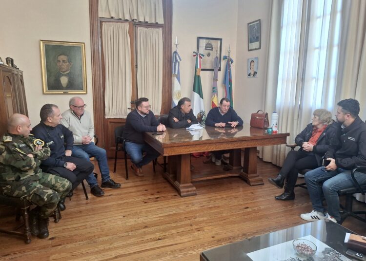  Funcionarios provinciales y autoridades policiales visitaron Benito Juárez