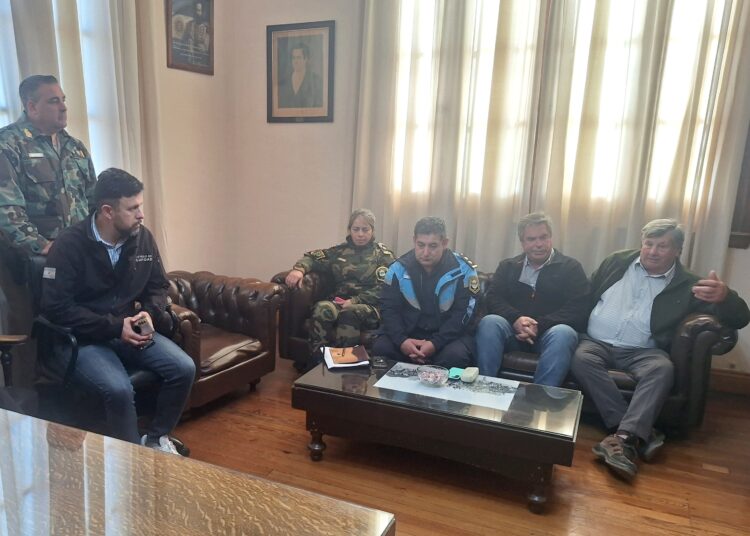  Funcionarios provinciales y autoridades policiales visitaron Benito Juárez