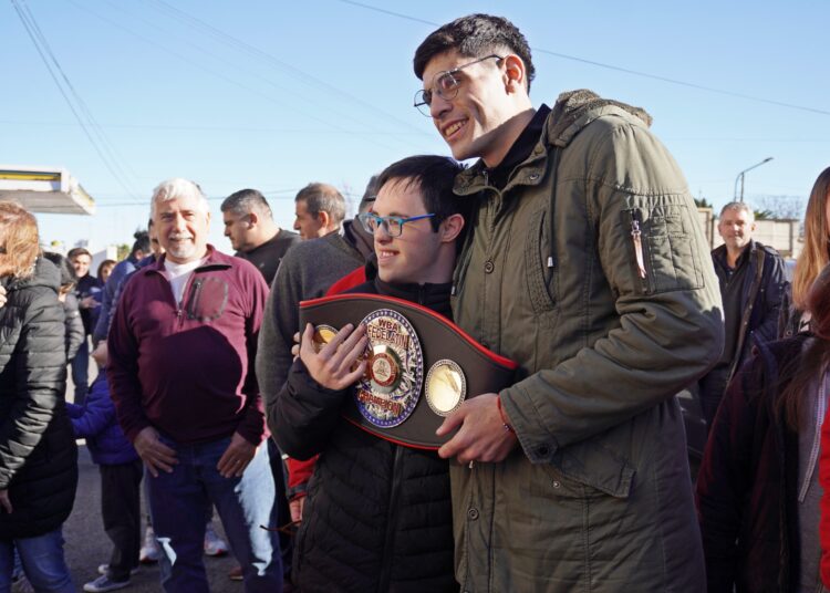 Benito Juárez recibió a su flamante campeón de Box Agustín Marini