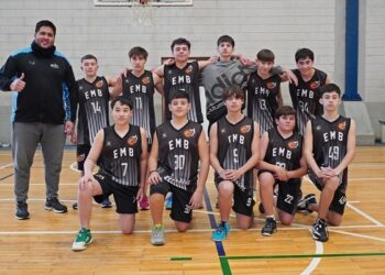 La Escuela Municipal de Básquet recibió al Club Leones de Tandil