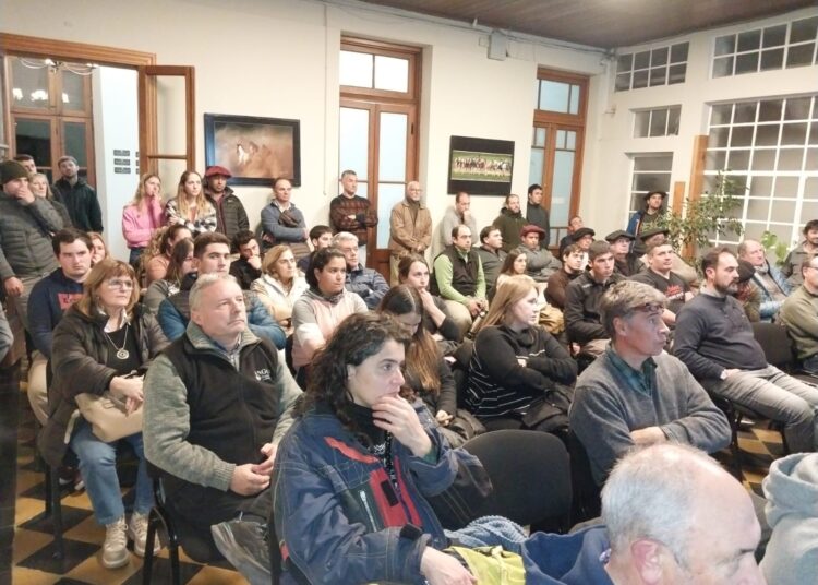 Excelente convocatoria tuvo la charla sobre sanidad bovina