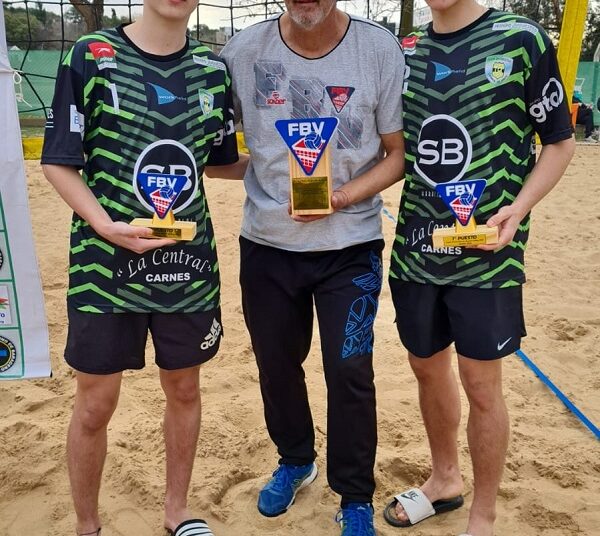 Nicolás Illia junto a Regidor campeones del Provincial de Beach Vóley