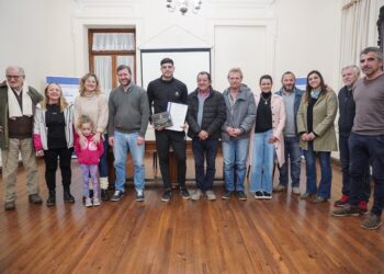 Entrega del reconocimiento de Joven Destacado a Agustín «Picha» Marini