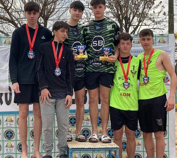 Nicolás Illia junto a Regidor campeones del Provincial de Beach Vóley