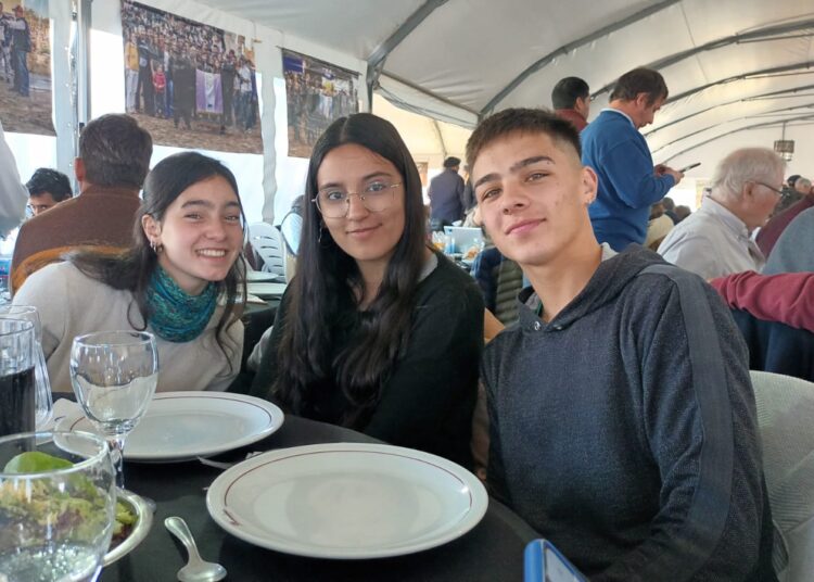 Futuros egresados de la escuela Agropecuaria asistieron al remate de Tres Marías