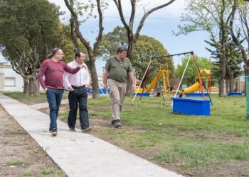 El intendente recorrió los trabajos de reacondicionamiento de la Plaza Pologna