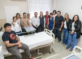 Entrega de mobiliario al Hospital Municipal por parte de la Asociación Cooperadora