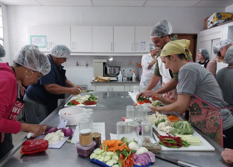 20 personas completaron el curso sobre elaboración de conservas vegetales seguras