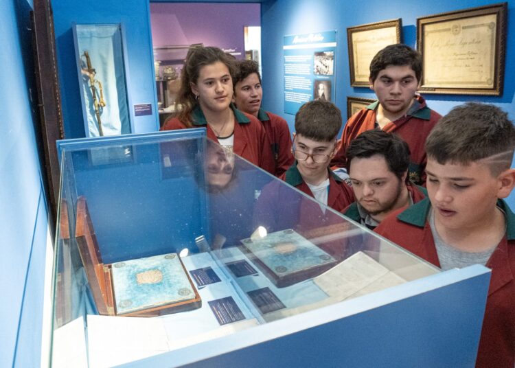 Alumnas y alumnos de la Escuela Despertares visitaron la Sala Museo Mariano Roldán